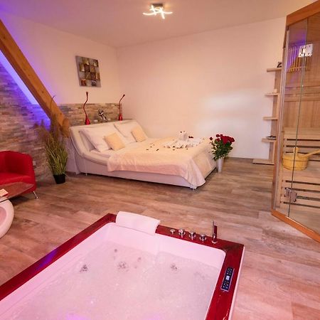Romanticky Wellness Suite Hotel Heinz Dobris Εξωτερικό φωτογραφία