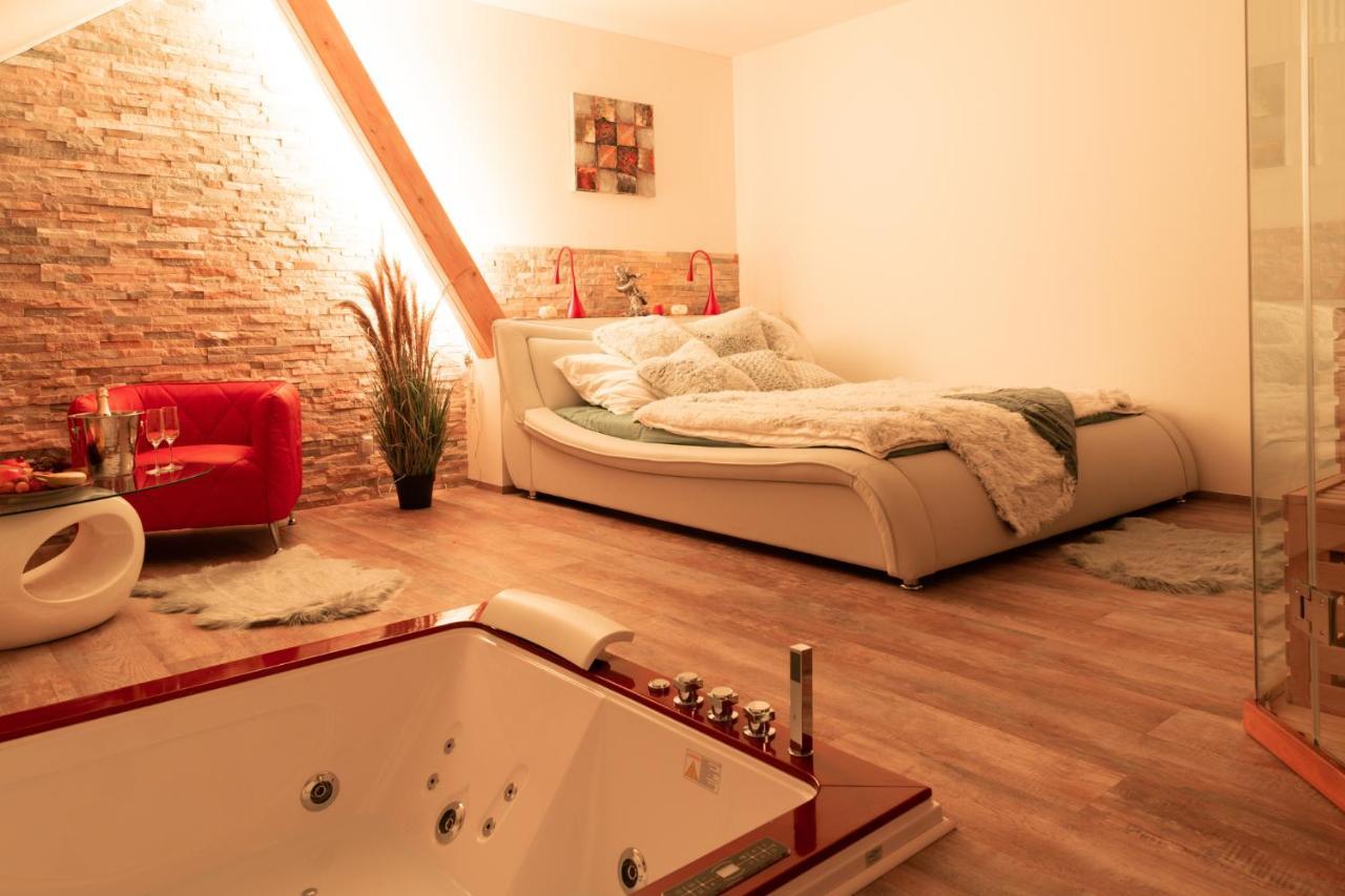 Romanticky Wellness Suite Hotel Heinz Dobris Εξωτερικό φωτογραφία