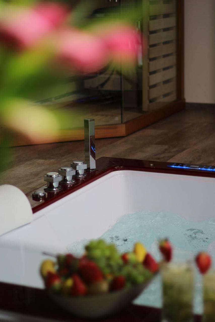 Romanticky Wellness Suite Hotel Heinz Dobris Εξωτερικό φωτογραφία