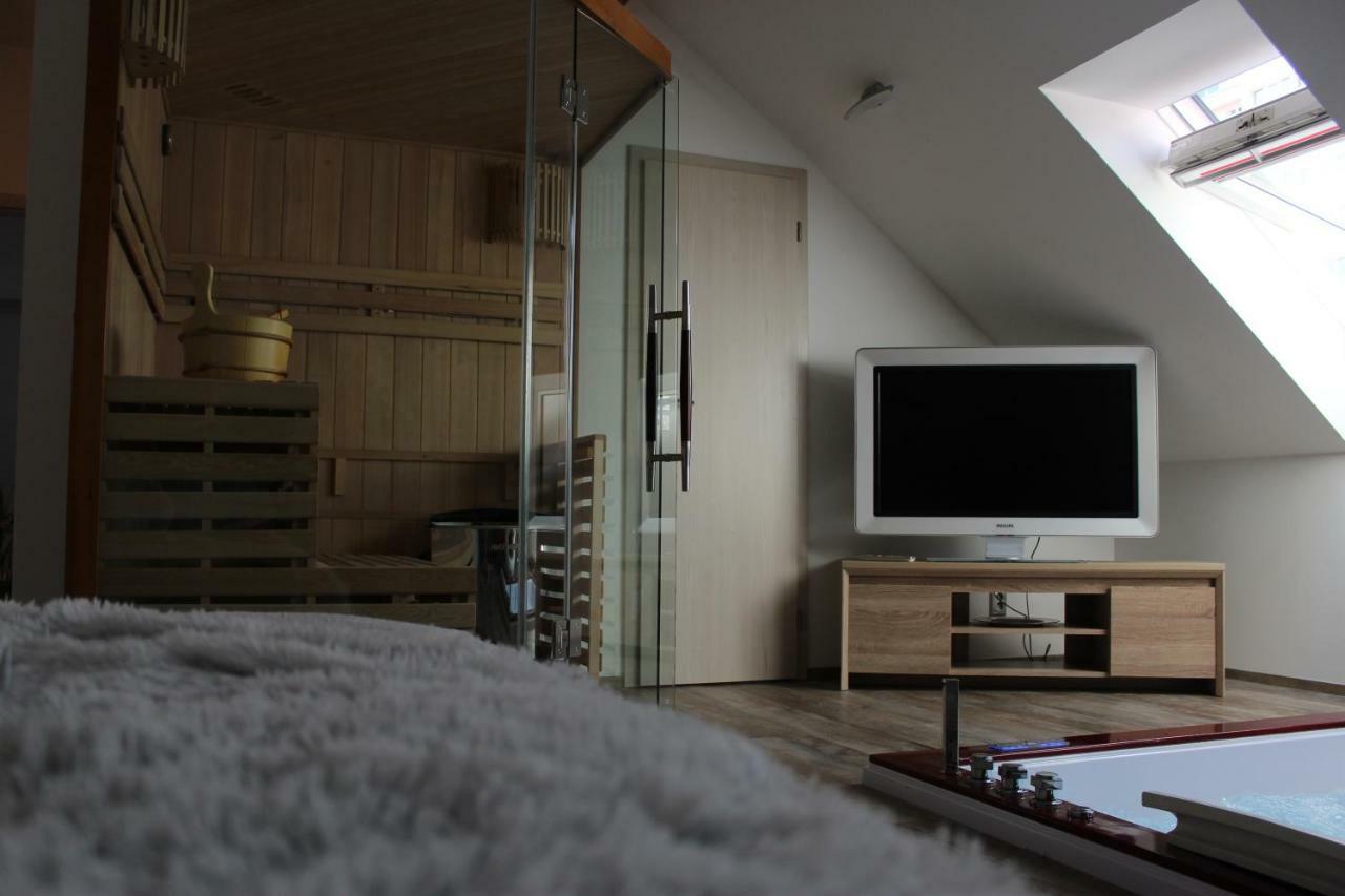 Romanticky Wellness Suite Hotel Heinz Dobris Εξωτερικό φωτογραφία