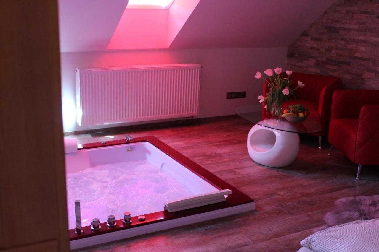 Romanticky Wellness Suite Hotel Heinz Dobris Εξωτερικό φωτογραφία