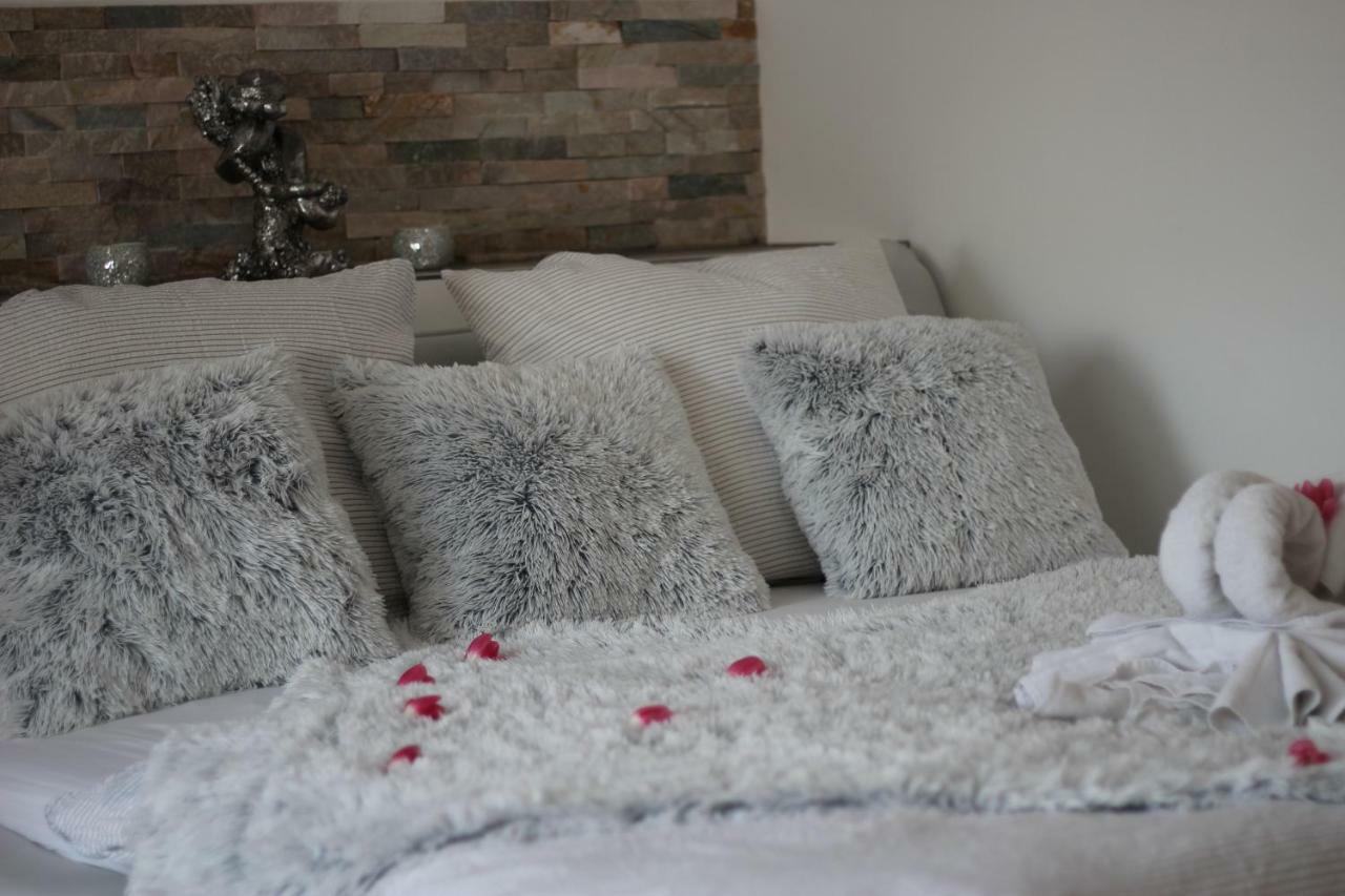 Romanticky Wellness Suite Hotel Heinz Dobris Εξωτερικό φωτογραφία
