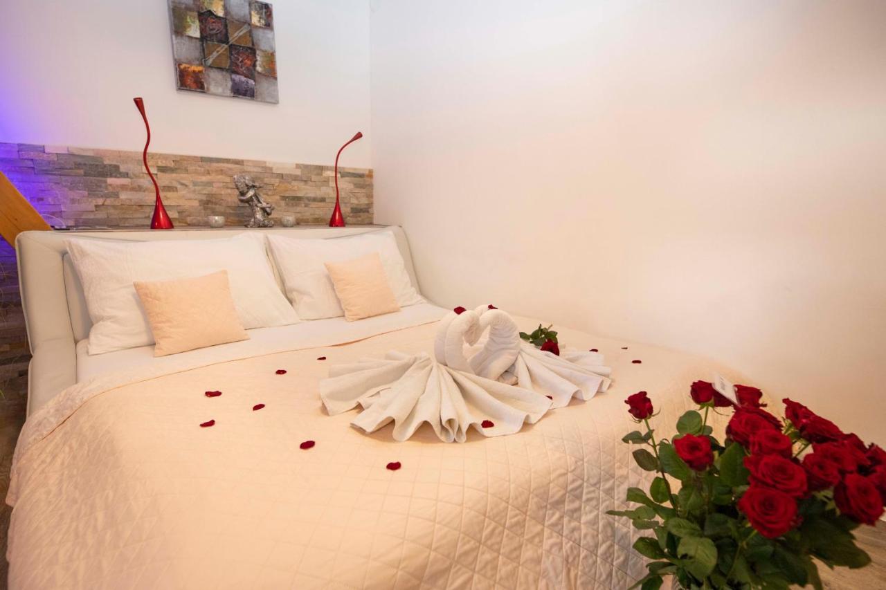 Romanticky Wellness Suite Hotel Heinz Dobris Εξωτερικό φωτογραφία