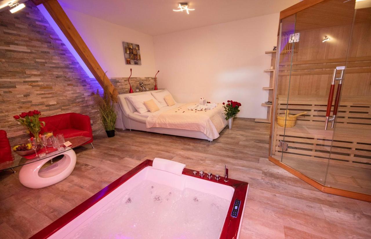 Romanticky Wellness Suite Hotel Heinz Dobris Εξωτερικό φωτογραφία